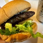 Spuntino - 料理写真:クラシック バーガー (Classic burger) 13.95 UKポンド (日本円で2561円)
2024年1月3日