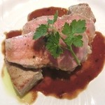 ヴォーロ・コズィ - 北海道産子牛肉ロースのロースト　ハトムギとレンズ豆のリゾット