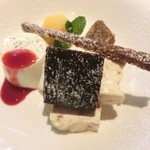 ヴォーロ・コズィ - セミフレッド、パンナコッタ、タルト、柿