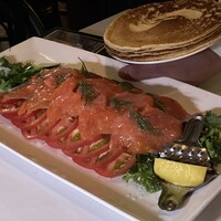 スンガリー 新宿東口本店 - マリノーブヤナ・ケタ (フレッシュサーモンのマリネのプリヌイクレープ包み)