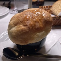 スンガリー 新宿東口本店 - グリヴィ・ヴ・スミターニェ (マッシュルームとホワイトアスパラガスのつぼ焼きクリーム煮)