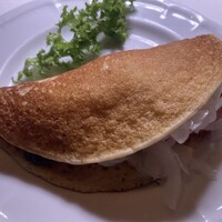 スンガリー 新宿東口本店 - マリノーブヤナ・ケタ (フレッシュサーモンのマリネのプリヌイクレープ包み)