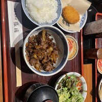 豚捨 KITTE丸の内店 - 