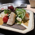 好し智 - サラダ（ホタテ、車海老、洋梨、クリームチーズ）