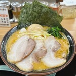 横浜家系ラーメン 若虎家 - 味噌ラーメン＋MAX盛り