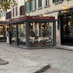Trattoria Zà Zà - 店舗の外観　昼過ぎになるとテラス席がもっと増えます