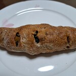 たま木亭 - クルミと黒豆とオレンジのバゲット 税込313円