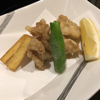 フグ料理　徳福 - 唐揚げ。小ぶりで食べやすい
