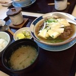 Oru Goru - 牛すじ煮込み定食
      甘〜く煮込んであり、生姜もきいてトロトロでした。
       (*´ڡ`●)