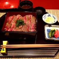 ゆたか - ステーキ重
                とても品のある味わいでした。