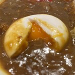 カレーショップ C&C - 固めの火入れの温泉卵