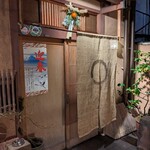 割烹　梅津 - お店の入り口　お飾りが新しくなっています