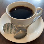 サンモリッツ - 曰く、ホットコーヒーはコロンビア豆を使用との事。口に含んだ時に、そこはかとなく漂う華やかな味わいが特長。恐らく苦味よりも酸味がやや優勢な印象。