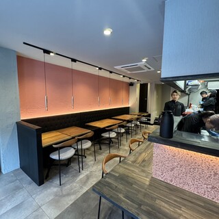 お店は伏見稲荷大社参道入口すぐ横です！