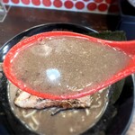 Ramen Kozou - 国産豚骨と水のみで特殊な圧力寸胴でじっくり高温で炊き、骨が粉々になるまで旨みをしぼり切った極めて濃厚なスープは醤油の旨味も感じれ、ドロッとしてるけどくどくない