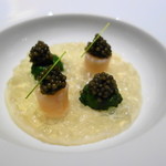 ロオジエ - キャビア«オシェトラ» トピナンブールのジュレ サラダ菜に包んだコンディマンとめかじきのスモーク
