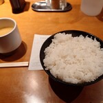 洋食の店 もなみ - ライスとスープ。