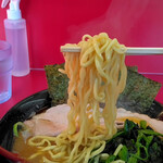 横浜ラーメン 相馬家 - 麺リフト