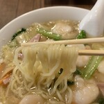 Nikonikotei - 麺