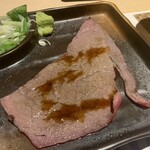 Zenseki Koshitsu Izakaya Kyuushuu Washoku Hasshuu - お通し 牛肉の炙り