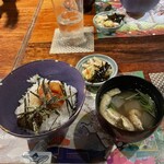 枝魯枝魯 - しめのご飯には明太子ドーン　お出汁のきいたお味噌汁にも感動