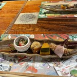 枝魯枝魯 神楽坂 - 先付け　右の揚げ物は　あんぽ柿でチーズをつつみフライにし生ハムオン　これが感動のコラボで美味