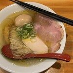自家製麺 竜葵 - スープがあっさり、塩度合いも適度で美味い！