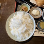 和久 - ご飯、結構いっぱい盛ってあります。