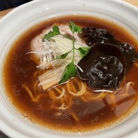 Japanese & Modern Chinese 嵐山 - 特製旭川醤油ラーメン850円 Japanese & Modern Chinese 嵐山 - 特製旭川醤油ラーメン850円