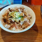 麺や 六根 - おかかチャーシュー丼(普通盛りで、300円)旨い安い…全仏も驚愕…。