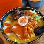 麺や 六根 - 辛み成分をヨク浸してから郷です…。スッキリ辛い❗