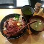 鮮魚・お食事処 山正 - これが山正丼840円
      おっ得ぅ〜(*^_^*)