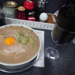 佐賀ラーメン いちげん。 - 卵黄入りラーメン、干海苔