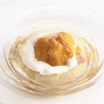 Restaurant Kochu Ten - Consommé en gelée homard et oursin 
      crème de chou-fleur
      　オマール海老と雲丹のコンソメジュレ