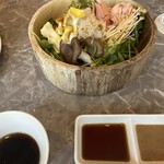 230283494 - たくさんの種類のきのこ！珍しいものも。ポン酢と胡麻だれでいただきます。