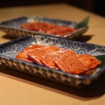 Wagyu Ue-Go Mesuu Shi To Jukusei Gyuushi Taniku Ya Ichiyuku - 和牛特選カルビ・和牛上赤身肉