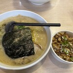 ラーメン華門 - 高菜とんこつラーメンとチャンマごはん小