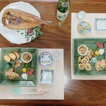 釧路和商市場 - 3日目のお昼。もう、お皿の半分くらいしか食べられる物がのっていません。