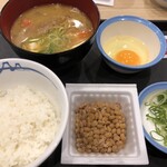 松屋 - 生玉子かけごはん•納豆(290円)＋豚汁変更(210円)