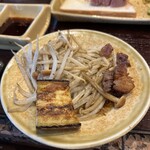 鉄板焼ステーキ 一ッ葉ミヤチク - 焼き野菜。もやし、えのき、ズッキーニ。