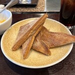 鉄板焼ステーキ 一ッ葉ミヤチク - デザートのパン焼いたの。シナモンパウダーにて。