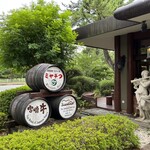 鉄板焼ステーキ 一ッ葉ミヤチク - 入口横