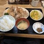 Hinadori - 鶏モモ、結構大きめ6個は食べ応えありw