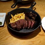 キャラバン - 料理写真:ハラミステーキ２００ｇ