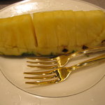 おんどる - サービスで、食後にパイナップル。