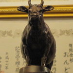 おんどる - 神戸牛のトロフィー群から、一頭をズーム！