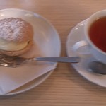 Cake and Coffee Sugarvine - シュークリーム(160円)に紅茶(380円)