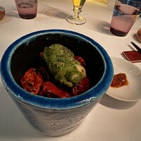 広東料理 センス - 北海道産松皮鰈の脆漿揚げ　朝天辣椒と花山椒炒め