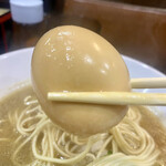 ヌードル＆スパイスカレー 今日の1番 - 店主の計らいで燻製卵サービス！