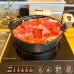 230304688 - お肉が敷き詰められている…